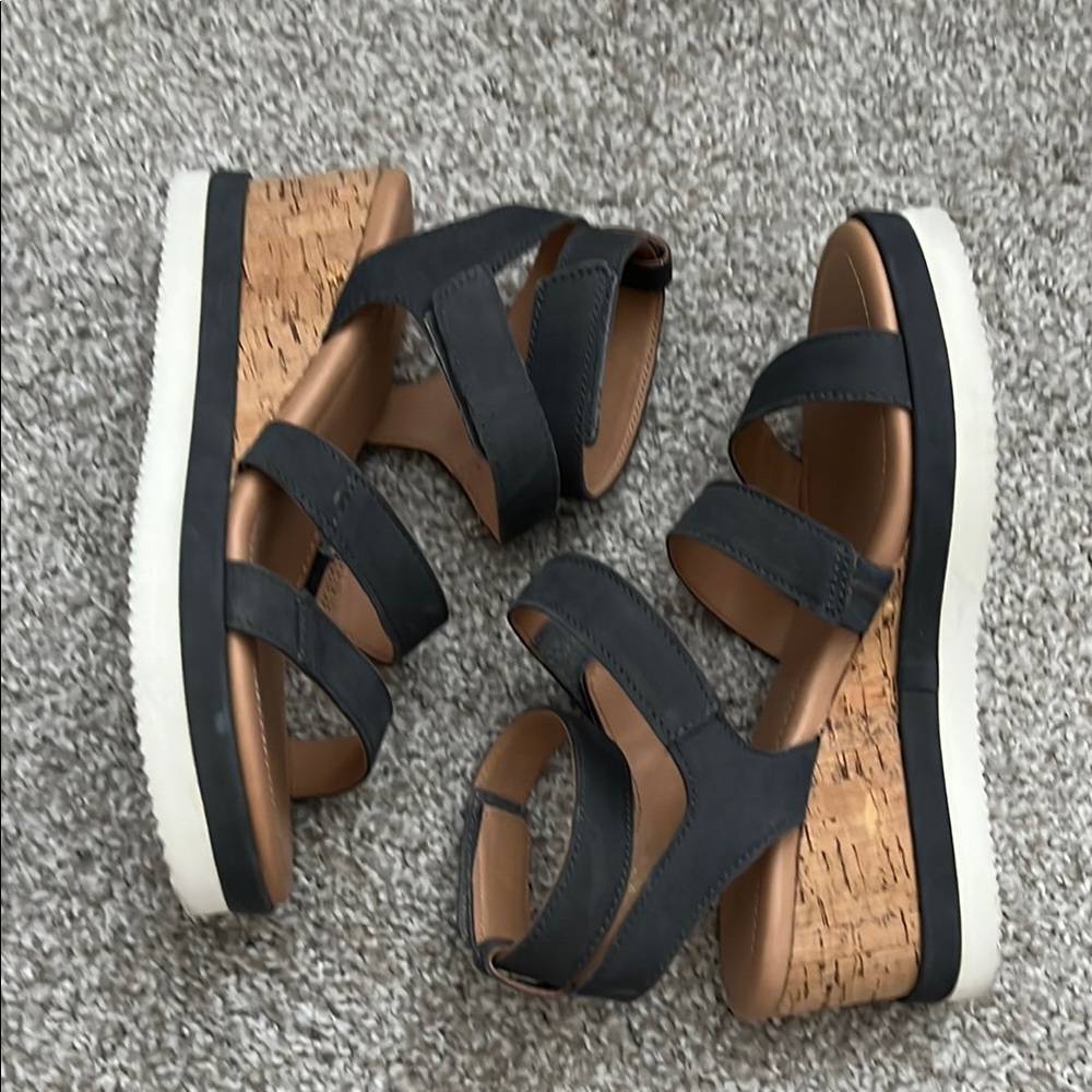 Women's Strappy Wedge Sandals - Picture 2 of 6
